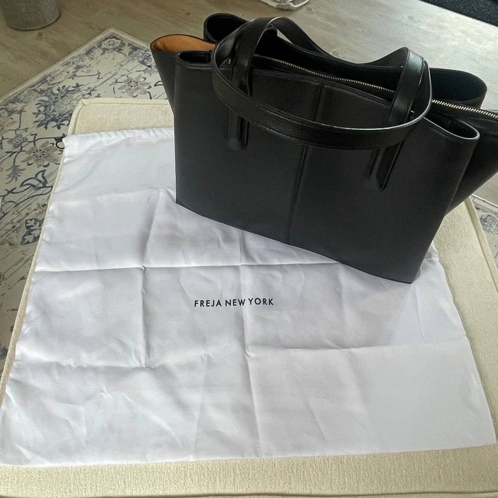 Freja New York Paloma Tote 13 – Black
Retail $368 | Excellent Condition - Picture 5 of 14